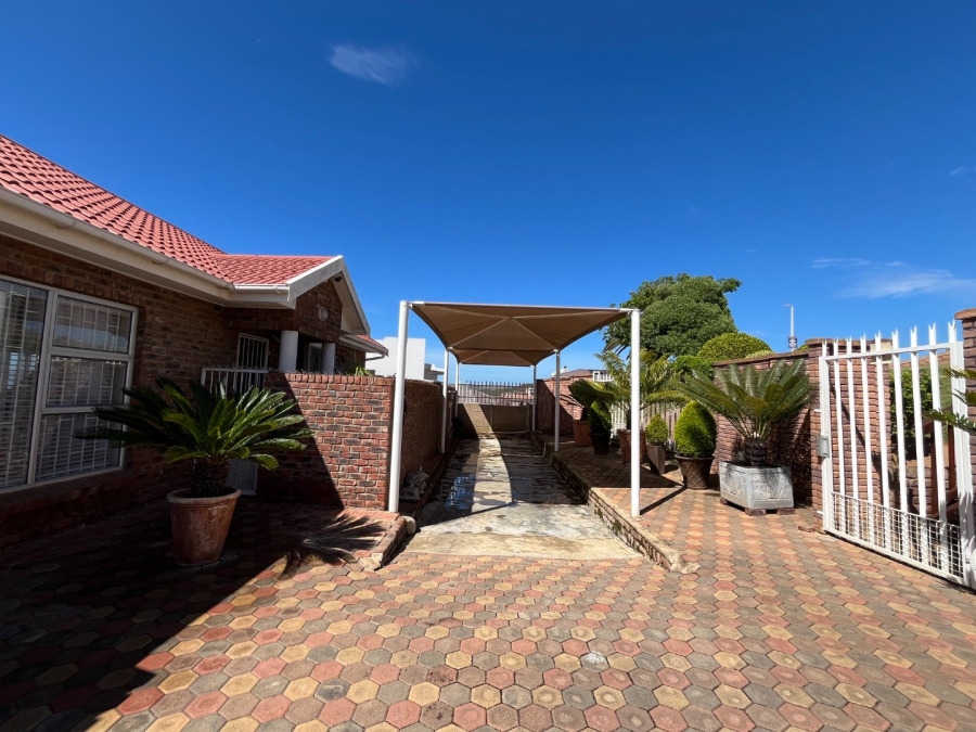 4 Bedroom Property for Sale in Hartenbos Heuwels Western Cape